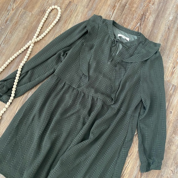 LOFT Ruffle Dress - Picture 4 of 4